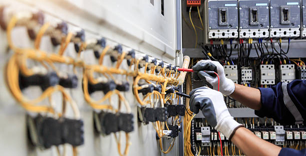 Professional Electrician technician working in Lake Summerset, IL
